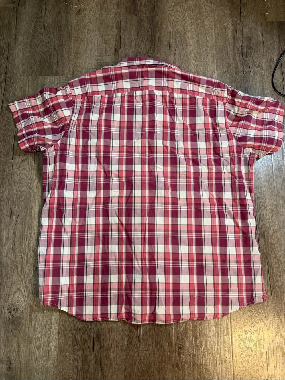 Banana Republic Men's Red and White Plaid Short-Sleeve Button-Down Shirt